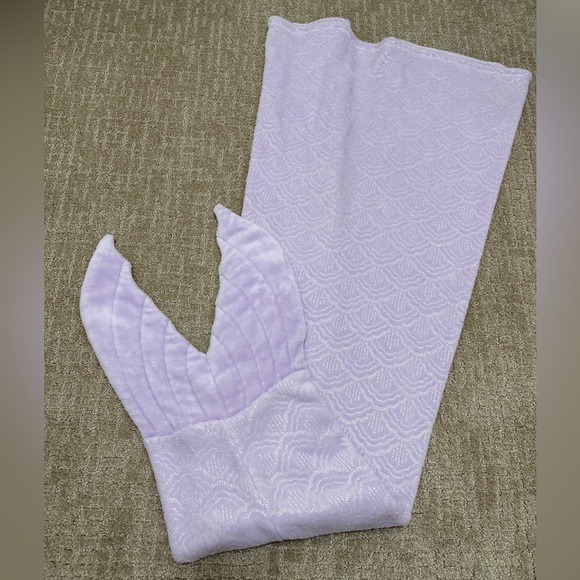 Lilac Mermaid Tail Blanket for Kids - Picture 8 of 8